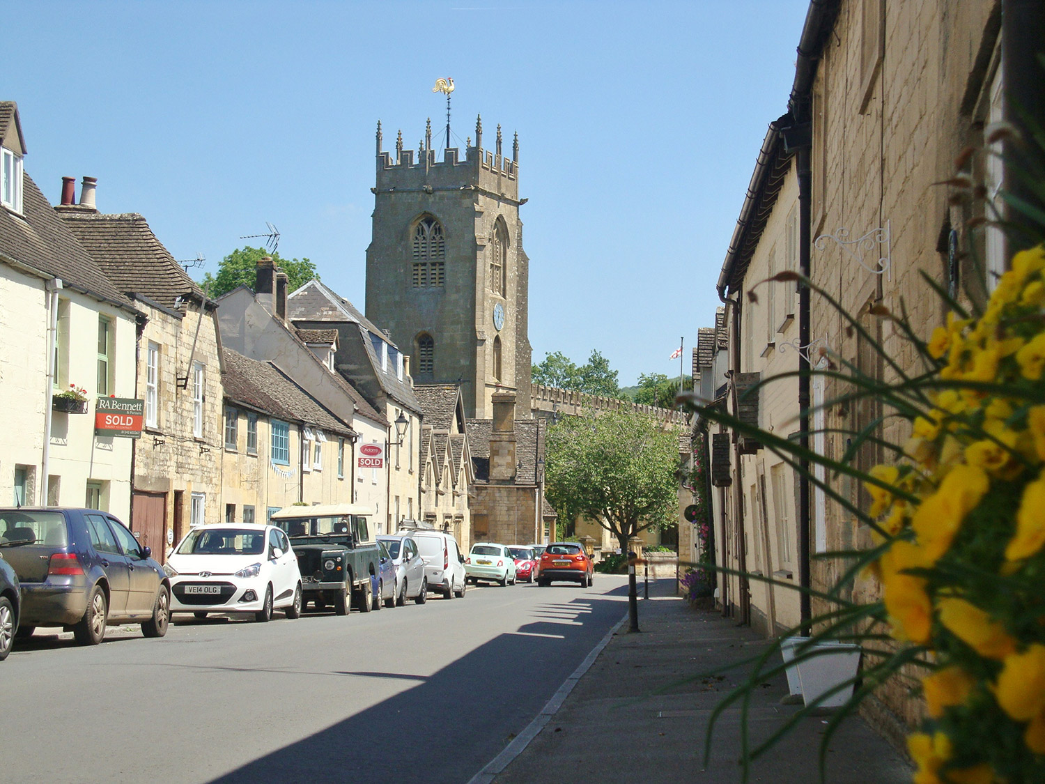 Gloucester Street, a historic Cotswold town