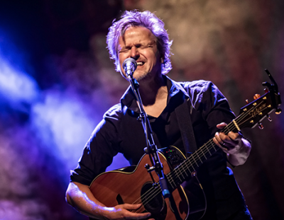 Isbourne Arts Center - Tom McRae