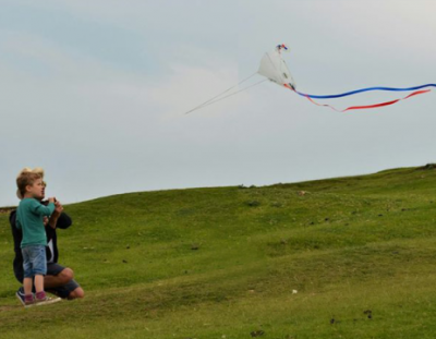 Cleeve Common - kite making
